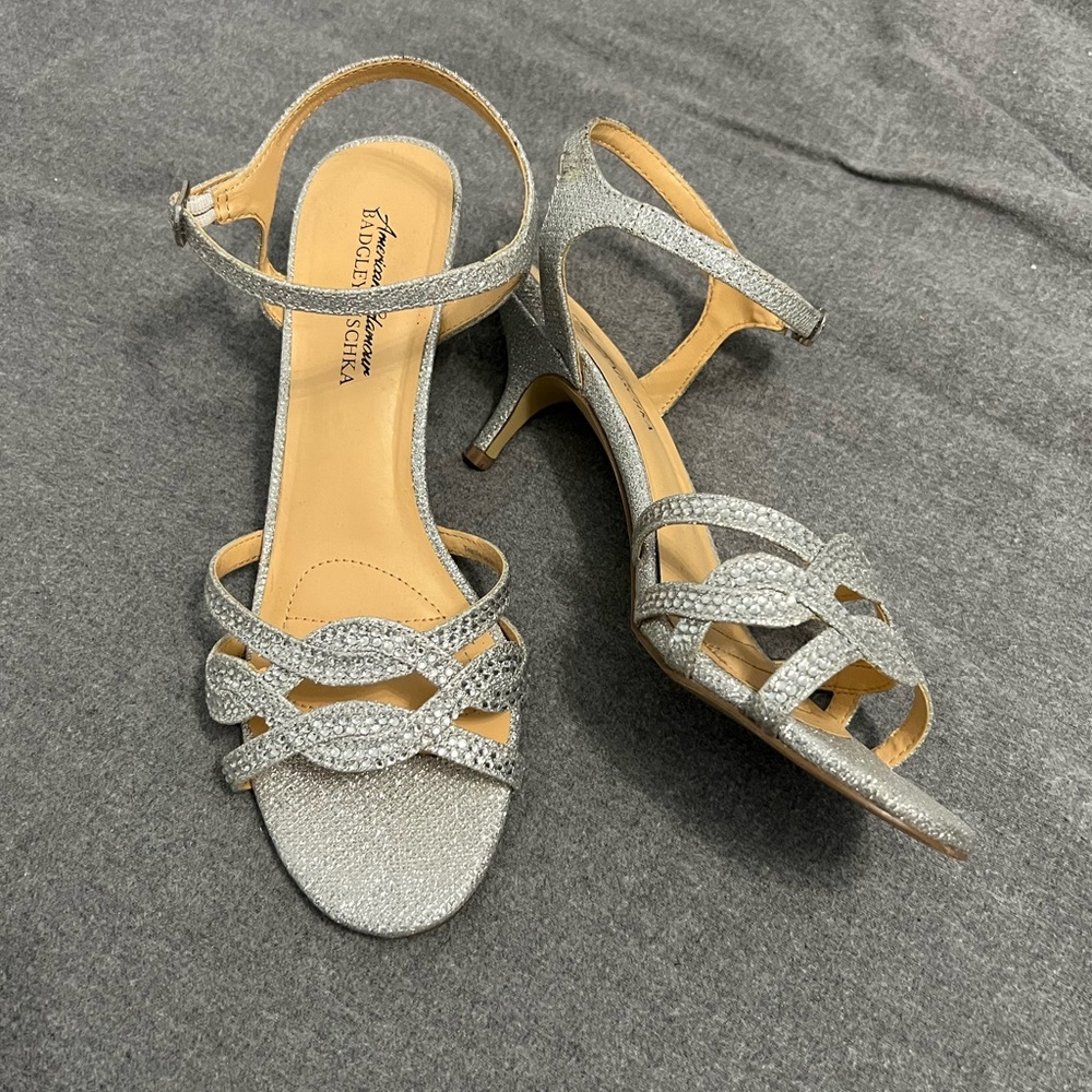 Badgley Mischka Sparkly Silver Special Occasion Sandals Size 8 M